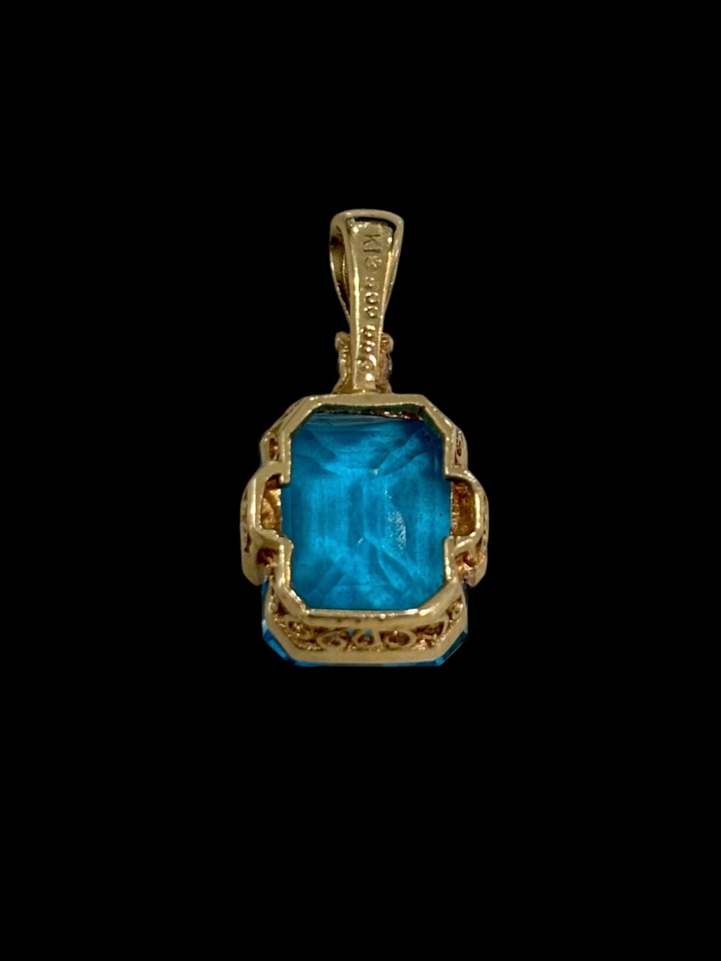 COLGANTE TOPACIO AZUL CORTE ESMERALDA EN ORO 18K